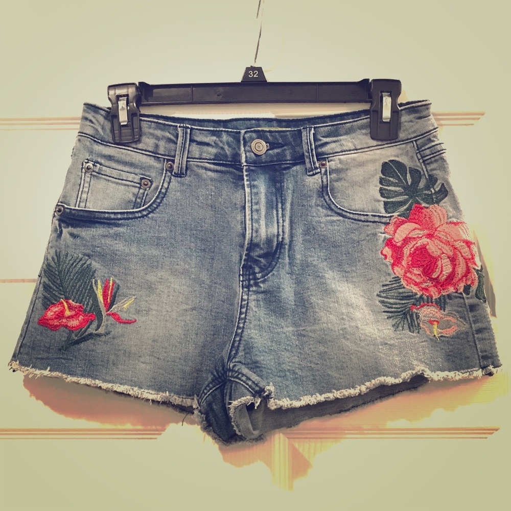 Giani binni shorts with flower design